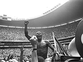 WATCH | Pelé releases catchy t...
